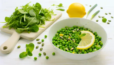 Let ærtesalat med citron og mynte